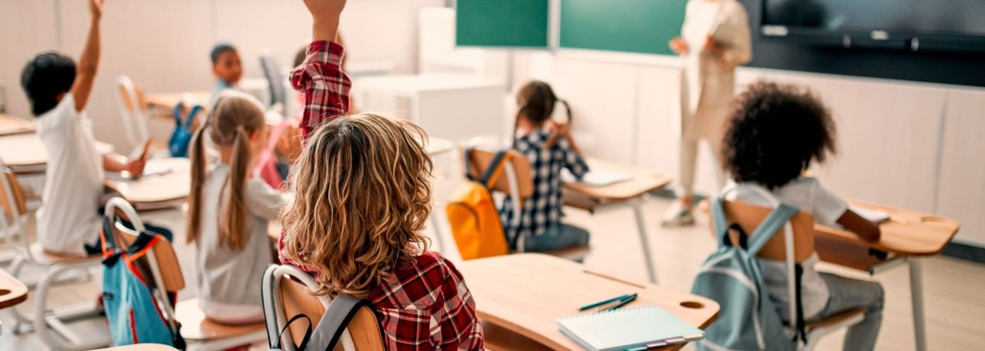 Governo do Estado anuncia que vai contratar 4,7 mil servidores da Educação para a volta às aulas