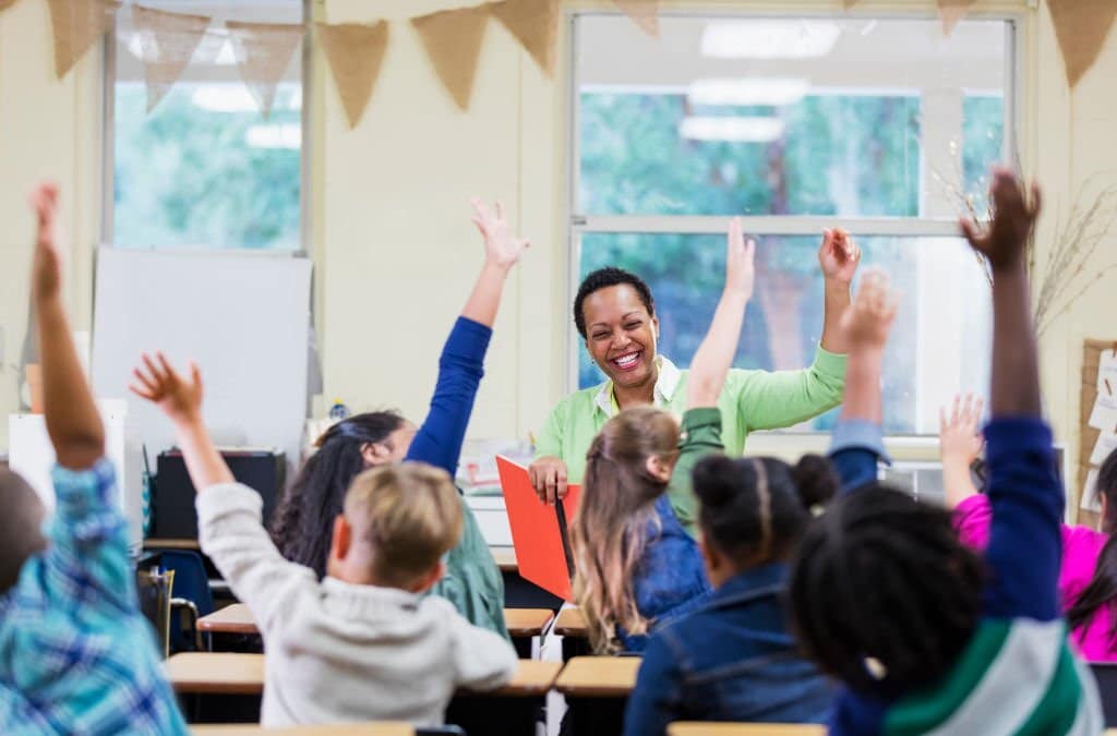 Lei Garante a Presença de Assistentes Sociais e Psicólogos nas Redes Públicas de Educação Básica